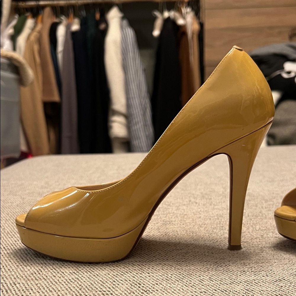 Cole Hann x Nike Air Yellow Patent Peep-Toe Platform Heels - Picture 13 of 16